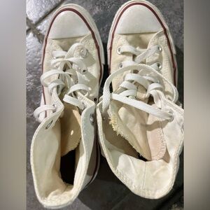 Converse All stars. Men’s size 5-women’s size 6.5